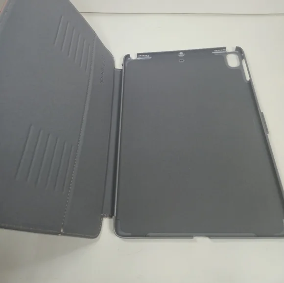 9.7 -inch iPad Speck Metallic Tablet Cover. Air 2, iPad. Tablet Case - Picture 2 of 5
